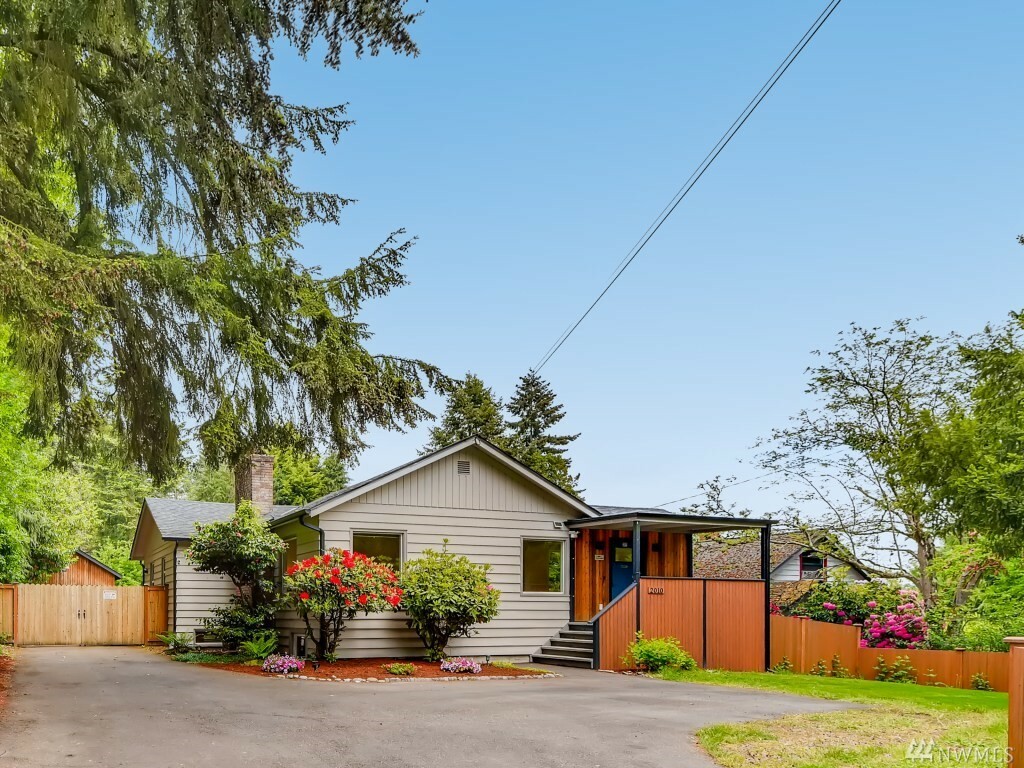 Property Photo:  2010 NE Northgate Way  WA 98125 