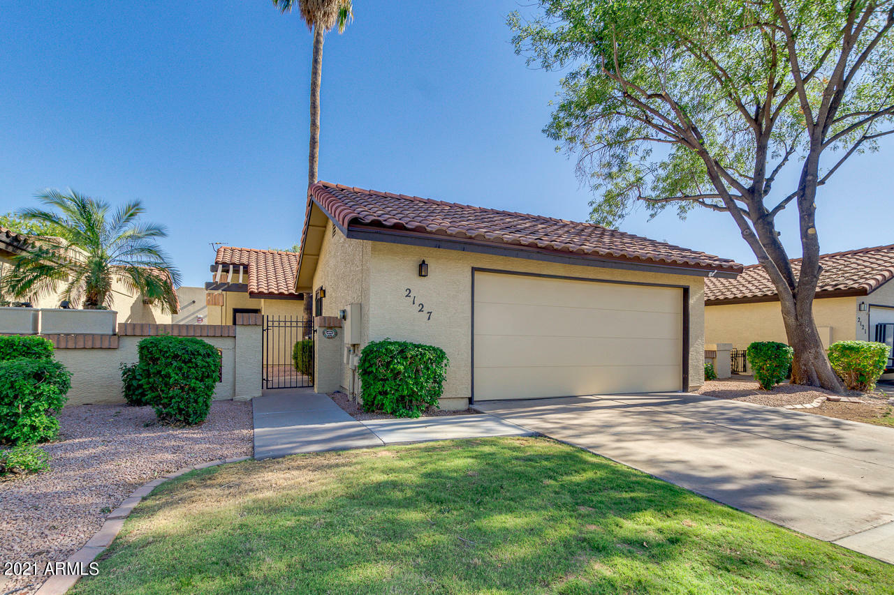 Property Photo: 2127 E Fairview Avenue AZ 85204