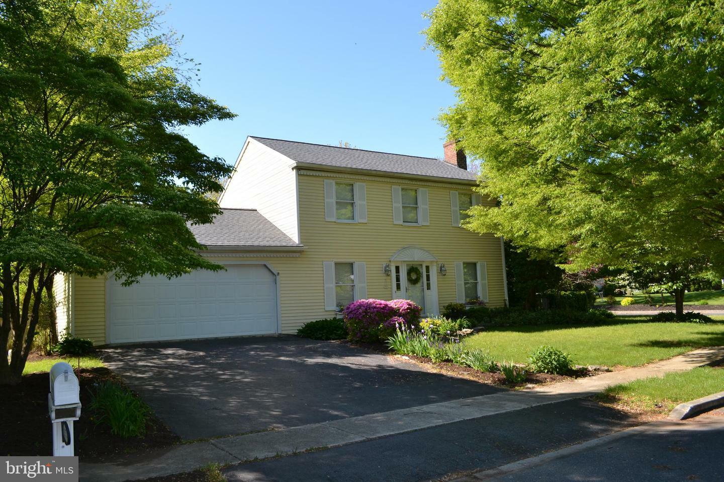 Property Photo: 955 E Kings Way E PA 17036