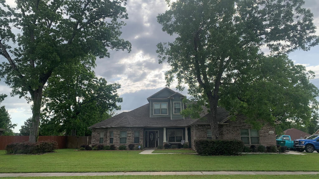 Property Photo:  2400 Cumberland Way  FL 32536