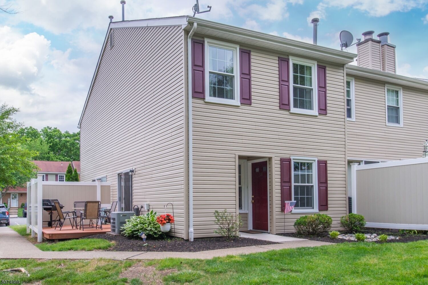 Property Photo:  318 Gettysburg Way  NJ 07035 