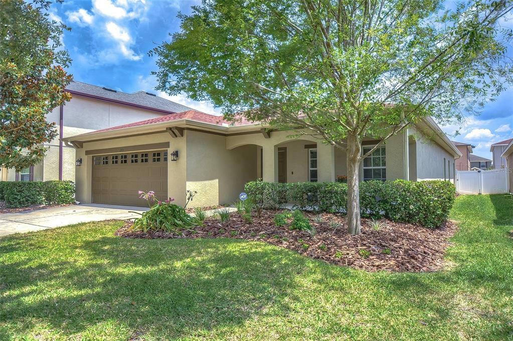 Property Photo:  2810 Winglewood Circle  FL 33558 