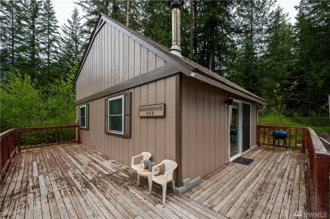 Property Photo:  6974 Baker Cir  WA 98244 