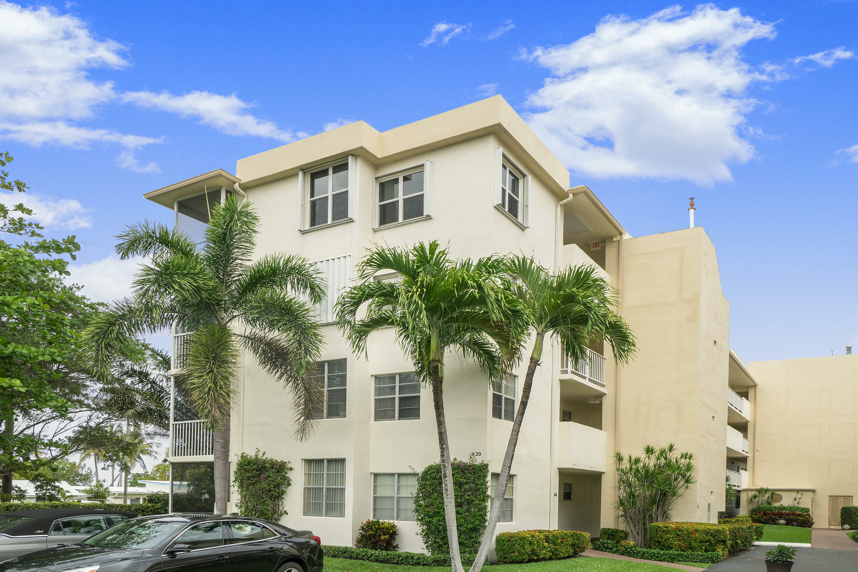 Property Photo:  1820 New Palm Way 207  FL 33435 