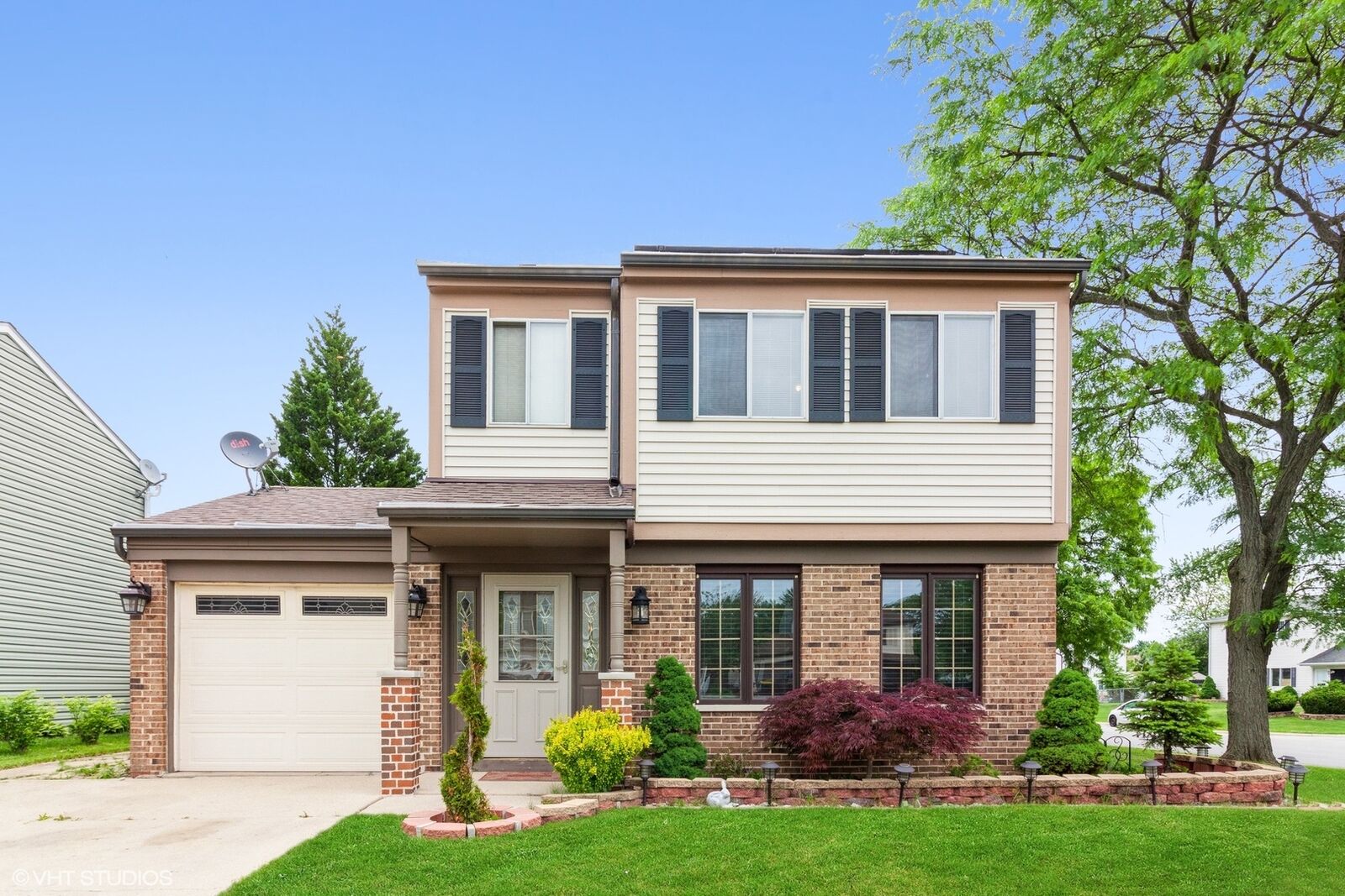 Property Photo: 619 Tacoma Drive IL 60188