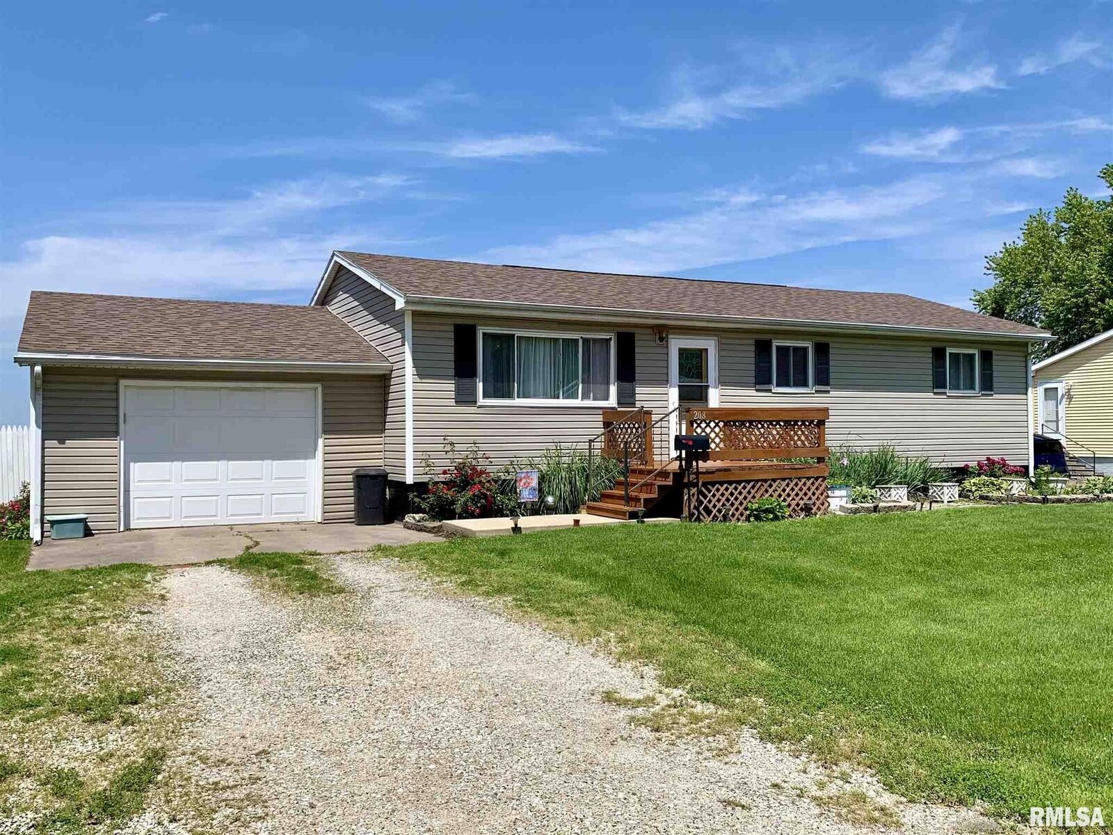 Property Photo:  208 Cedar  IL 61410 