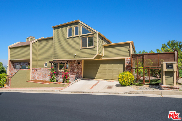 Property Photo:  4070   Cody Rd  CA 91403 