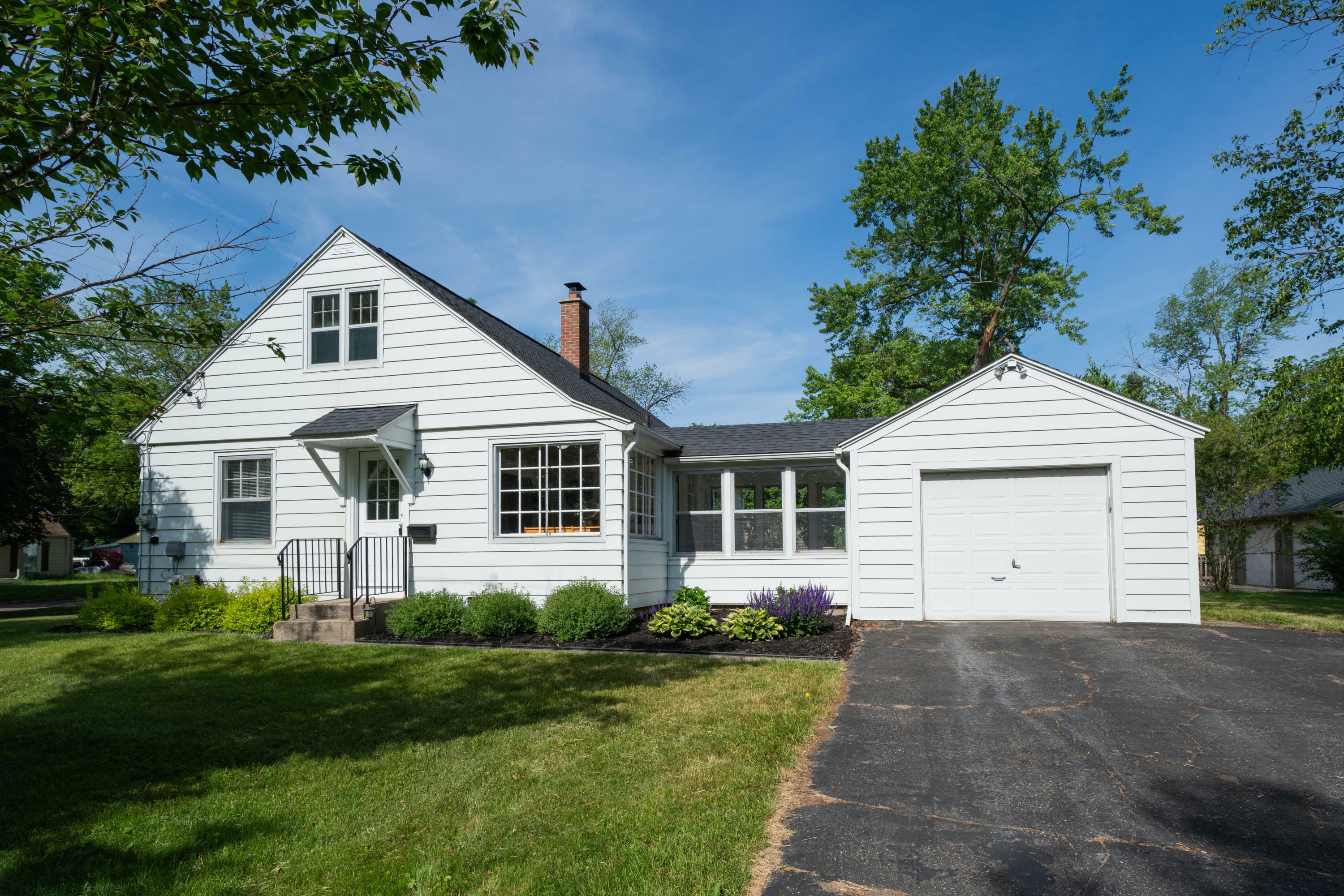 Property Photo:  2031 Lakeway Avenue  MI 49001 