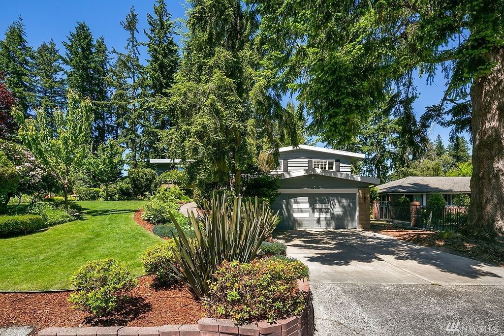 Property Photo:  1804 N 189th St  WA 98133 