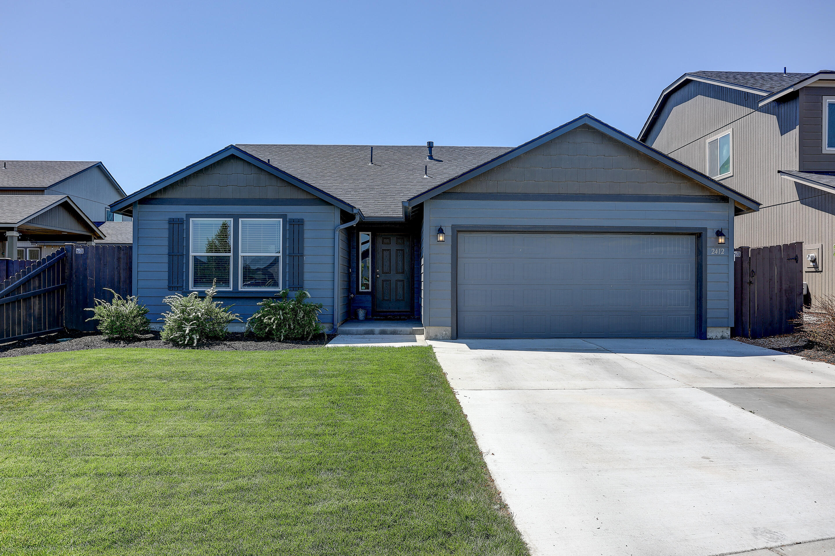 Property Photo: 2412 NW Ivy Avenue OR 97756