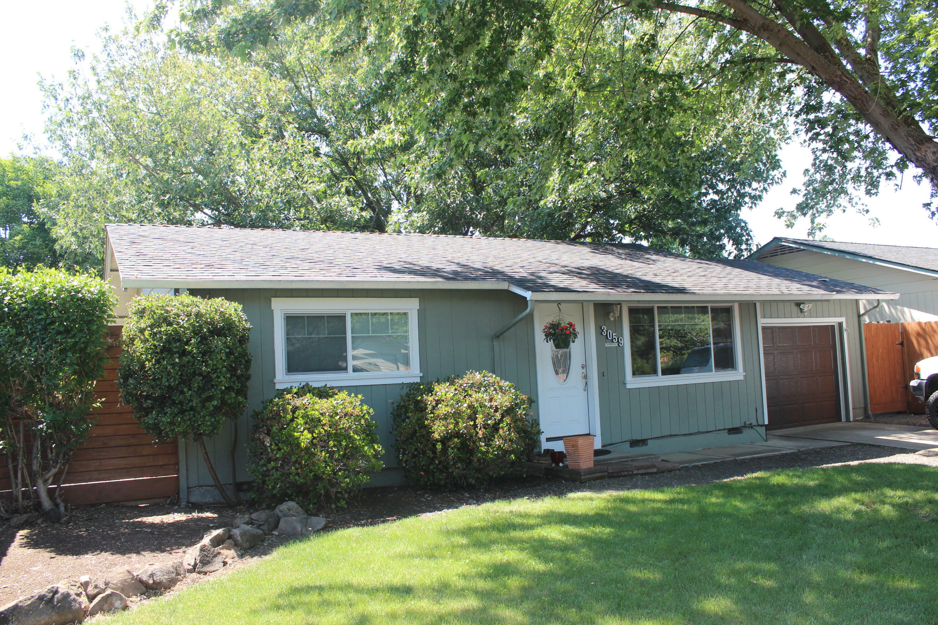 Property Photo:  3059 Glengrove Avenue  OR 97501 