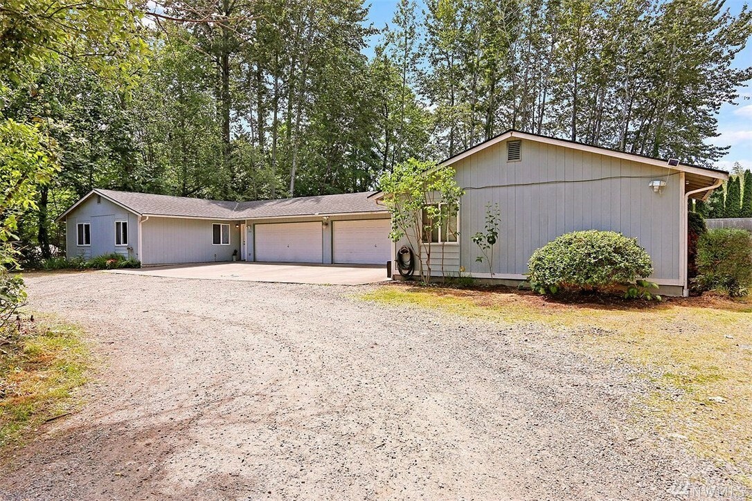 Property Photo:  902 904 108th Ave E  WA 98372 