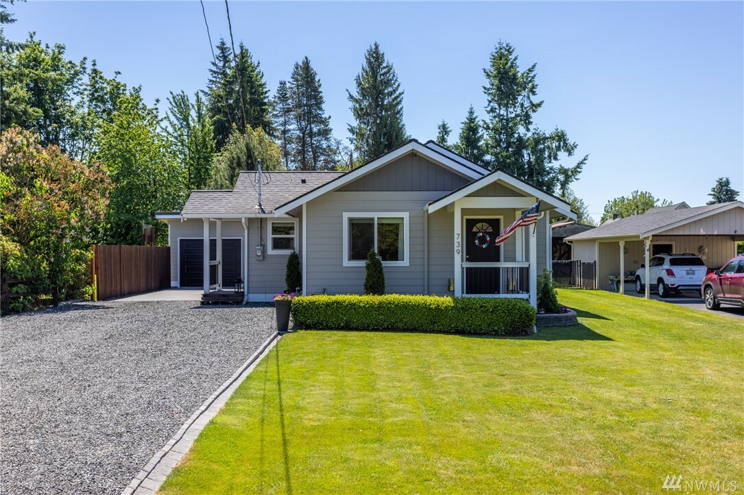 Property Photo:  739 Southern Ave  WA 98284 