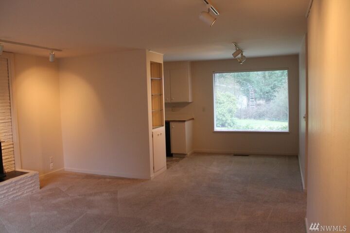 Property Photo:  10609 NE 46th St  WA 98033 