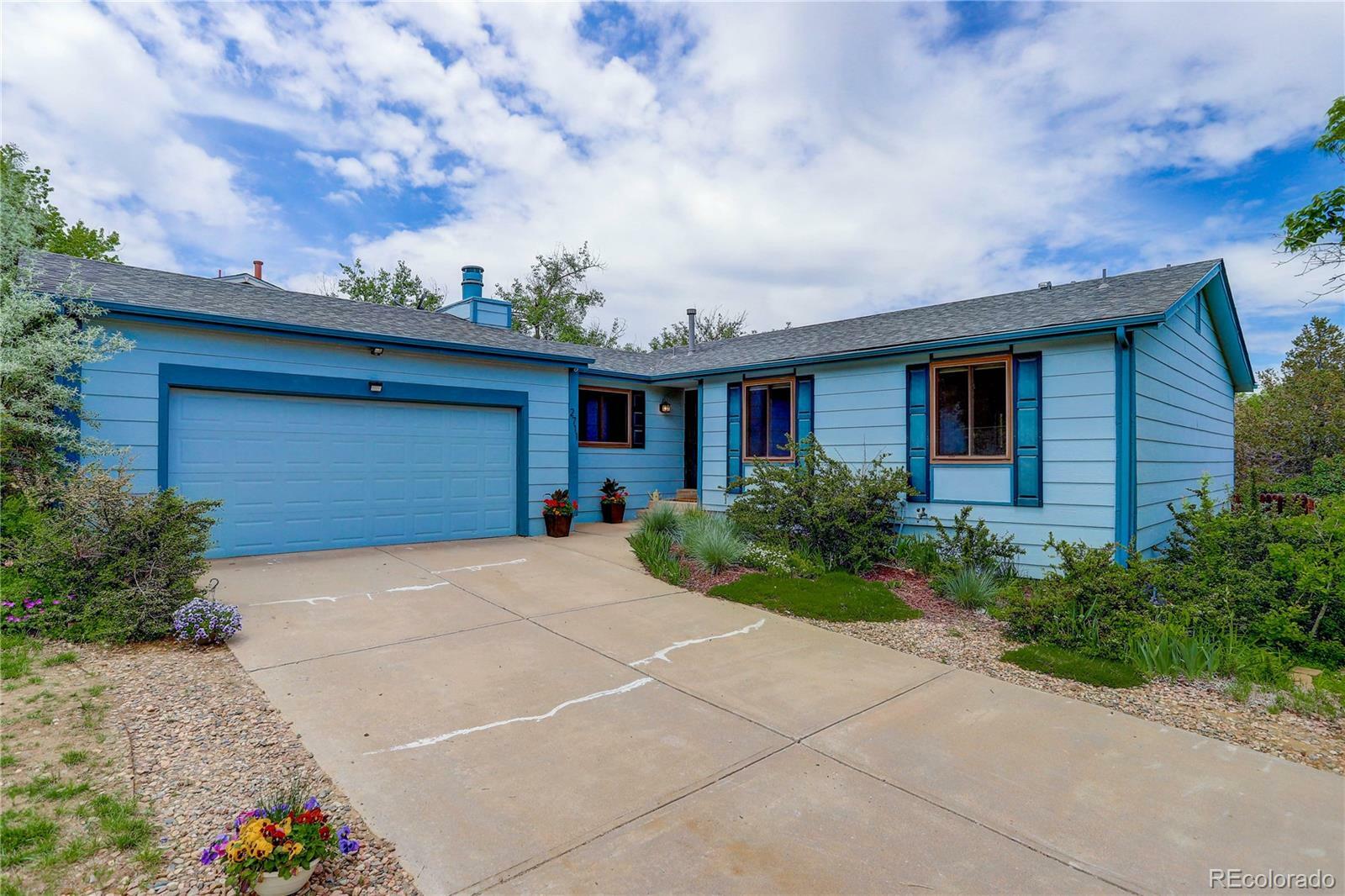 Property Photo:  2711 S Pagosa Street  CO 80013 