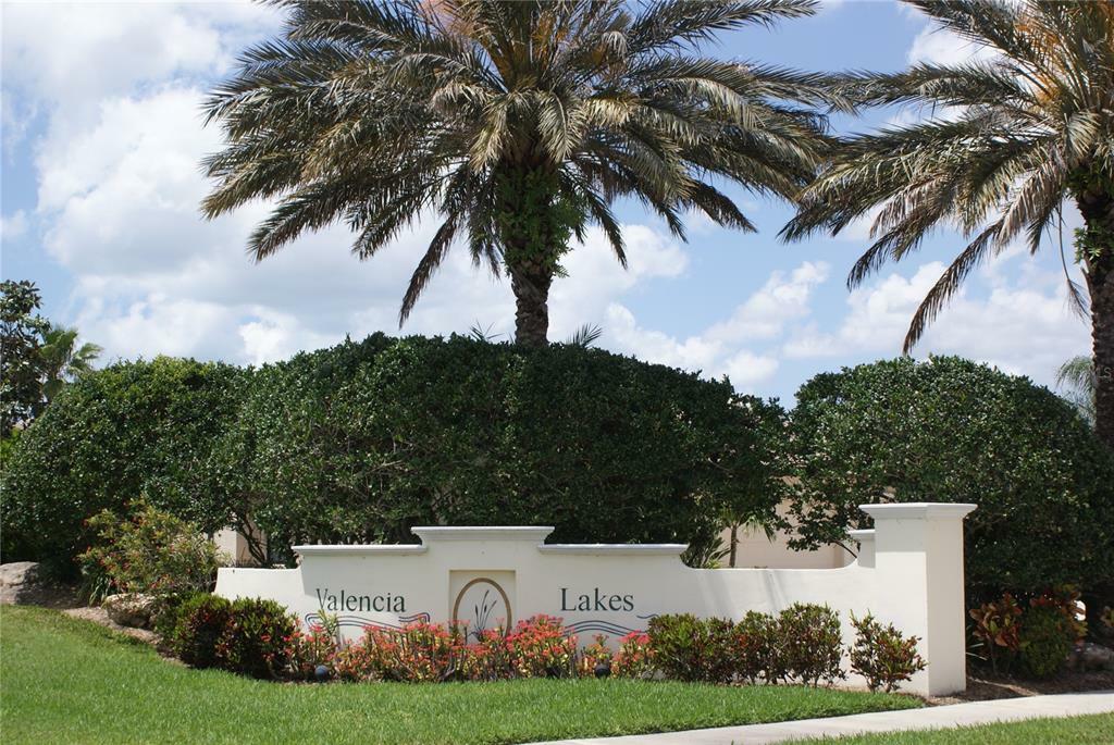 Property Photo: 109 Valencia Lakes Drive FL 34292