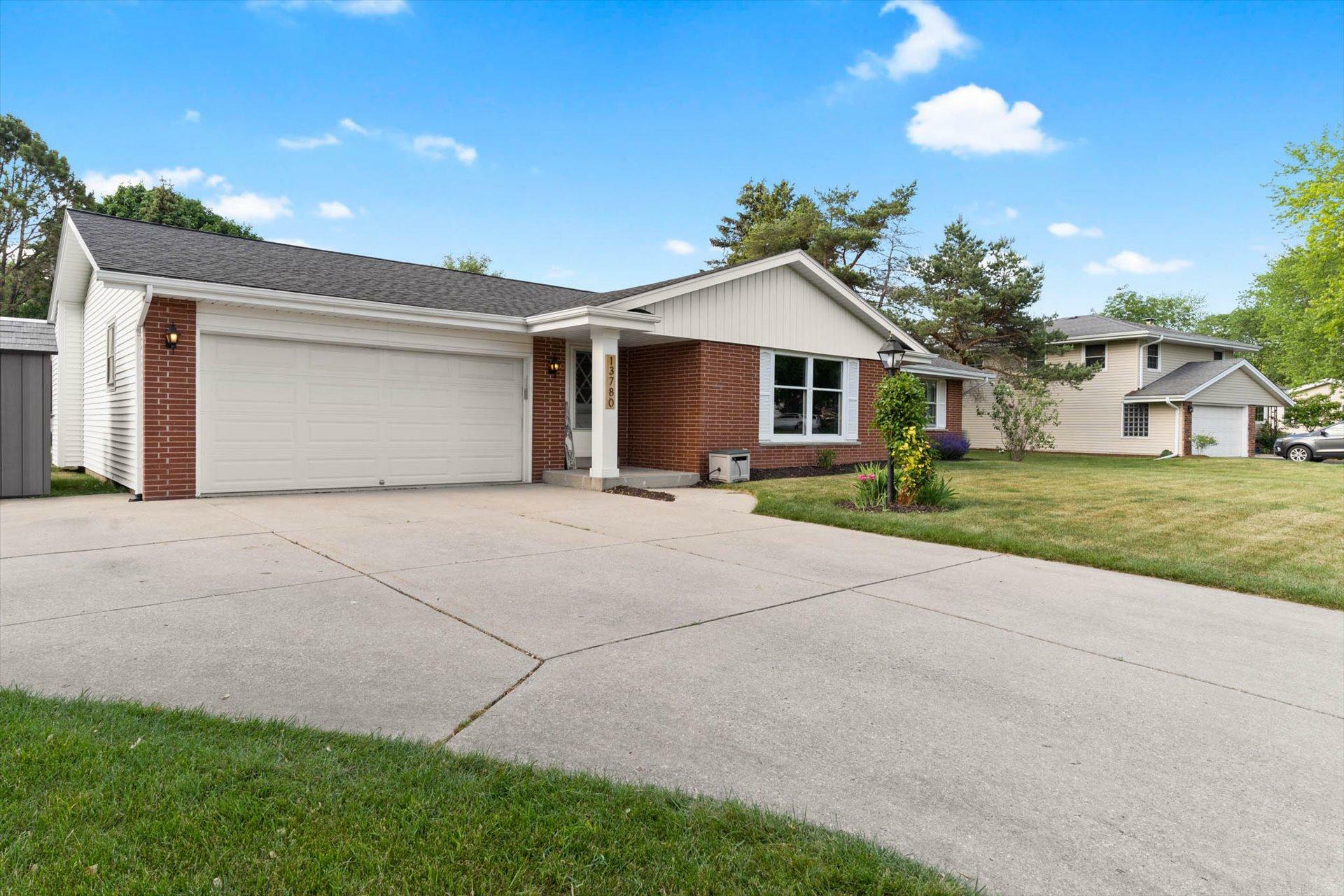 Property Photo:  13780 W Forest Knoll Dr  WI 53151 