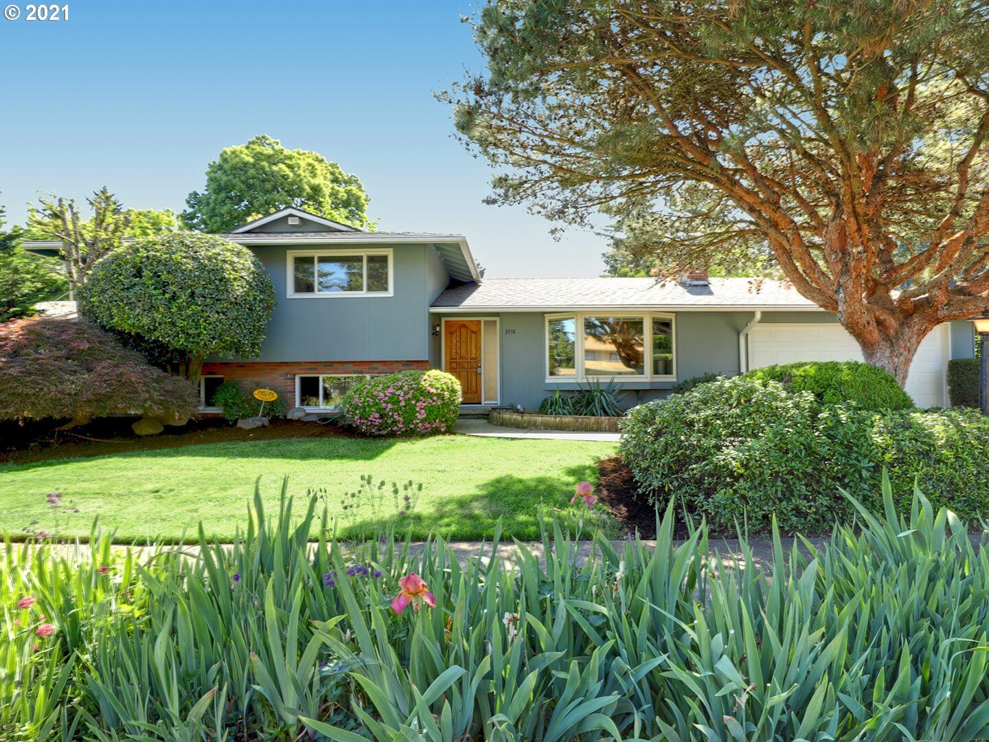 Property Photo: 3718 SE 151st Ave OR 97236