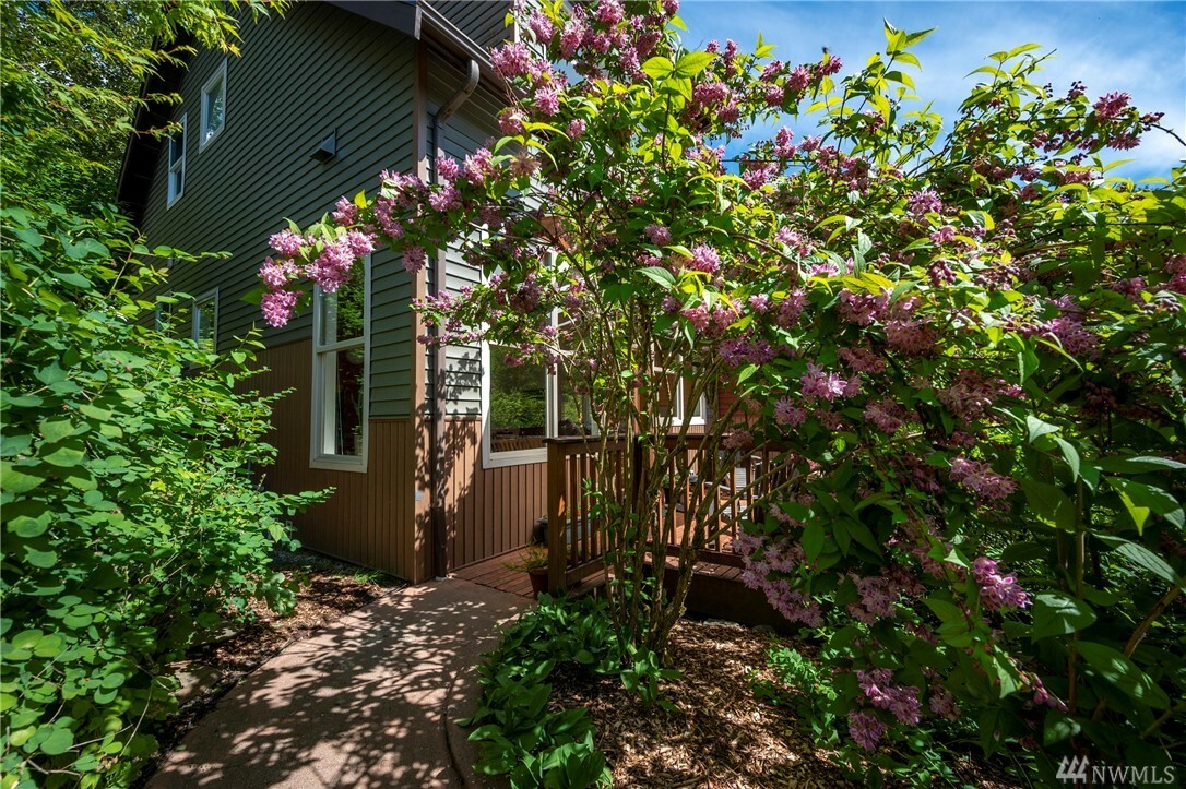 Property Photo:  6000 17th Ave SW D7  WA 98106 