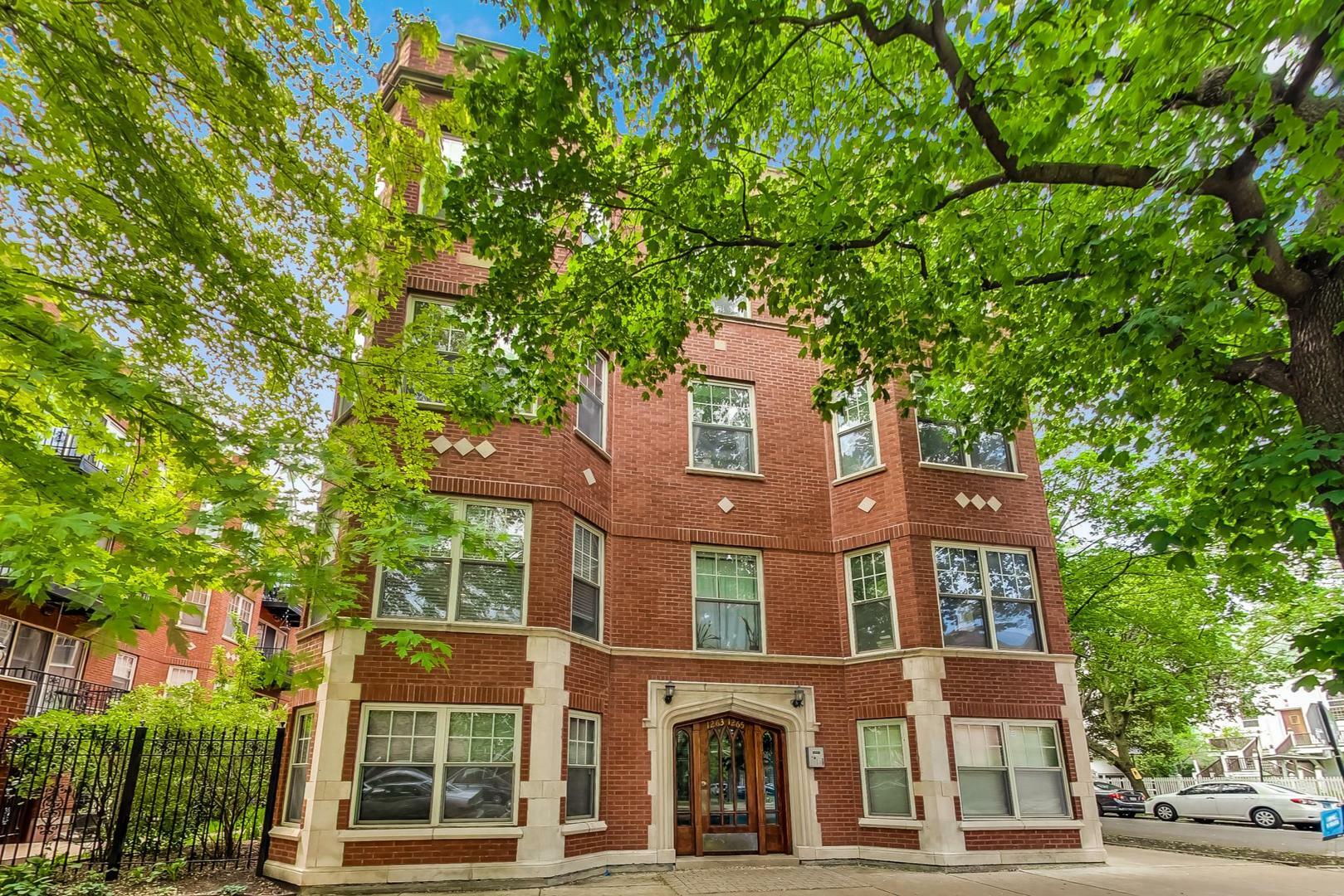Property Photo: 1261 W Granville Avenue G IL 60660