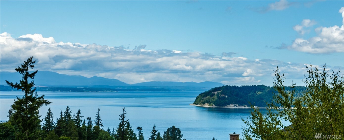 Property Photo: 11800 59th Ave W WA 98275