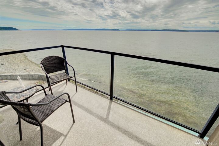 Property Photo:  4119 Beach Dr SW 4  WA 98116 