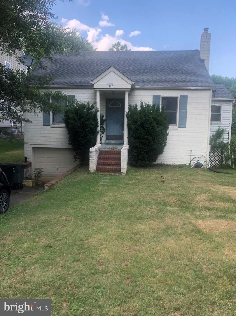 Property Photo: 875 N Greenbrier Street VA 22205