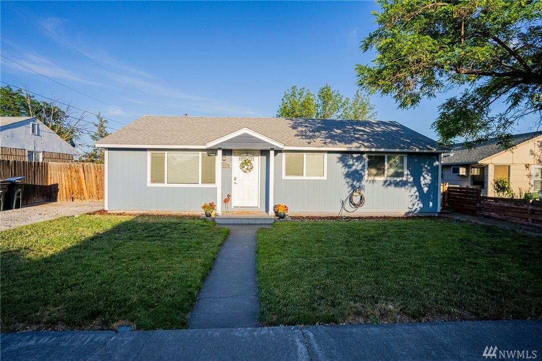 Property Photo:  2321 W Willow St  WA 98837 