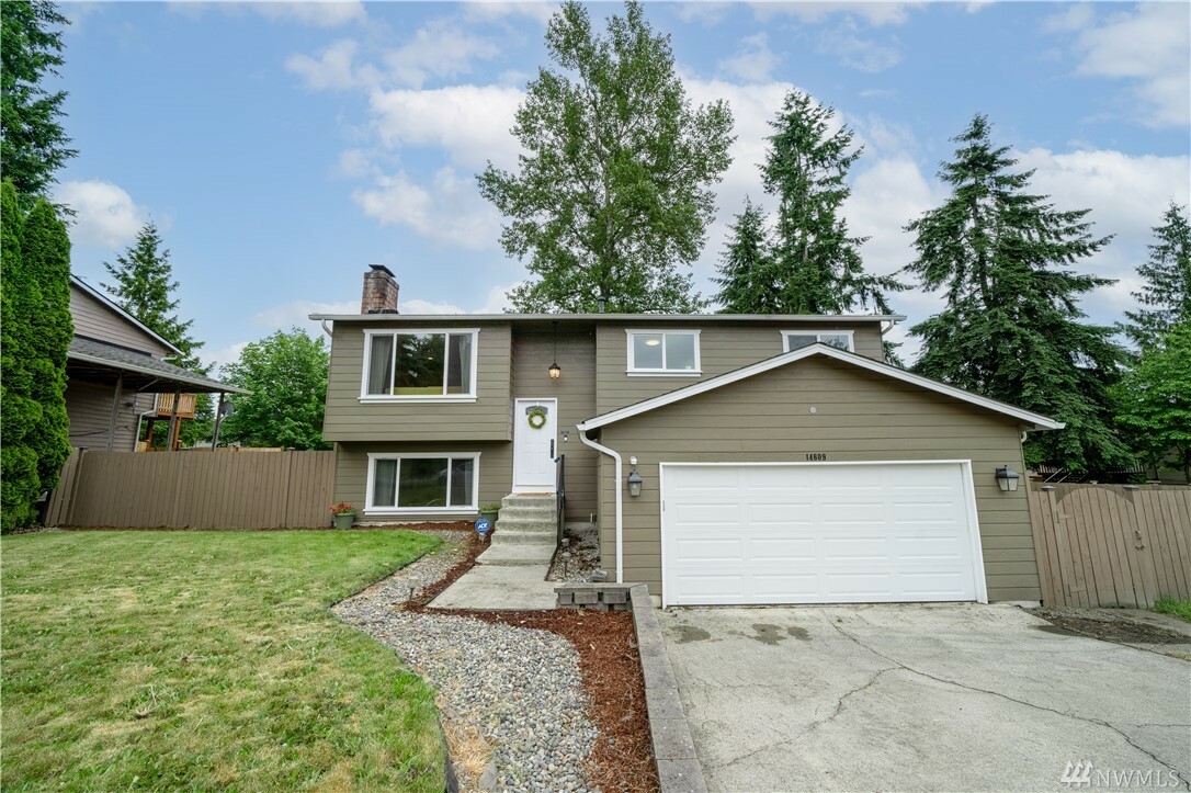 Property Photo:  14609 SE 195th Place  WA 98058 