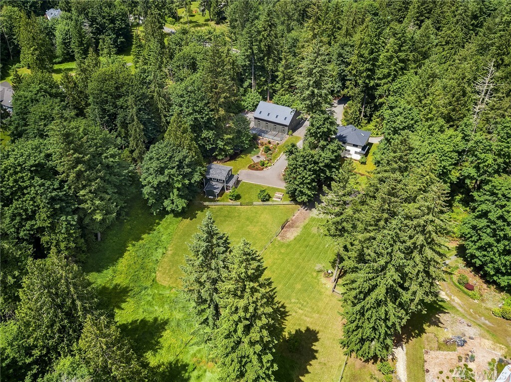 Property Photo:  24621 NE 52nd Place  WA 98053 