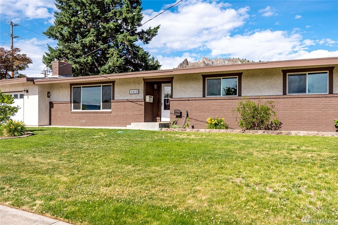 Property Photo: 1312 Ormiston WA 98801