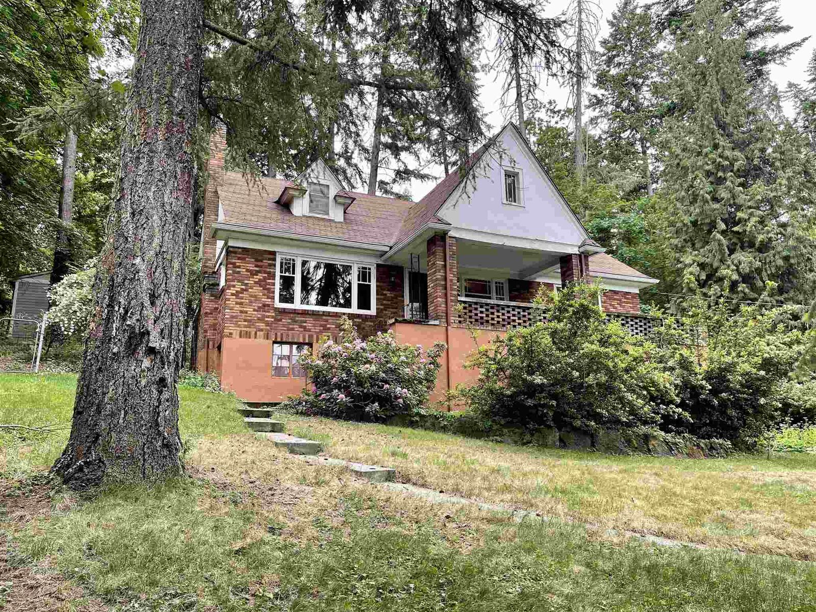 Property Photo: 2028 E 18th Ave WA 99203-3749