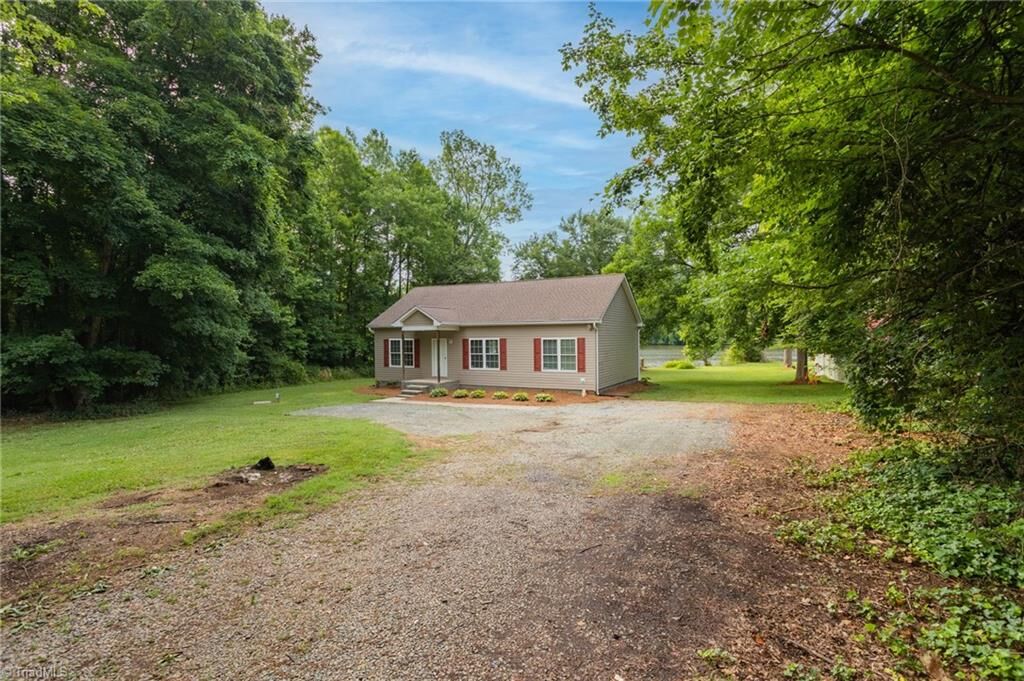 Property Photo:  150 Riverview Court  NC 27292 