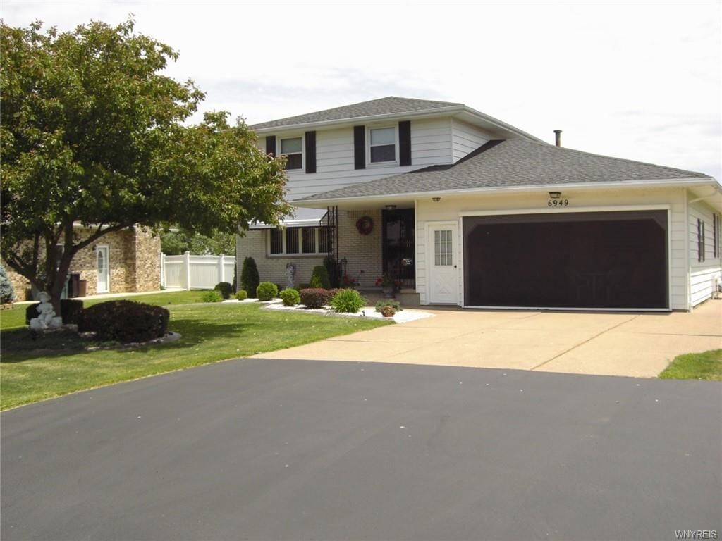 Property Photo:  6949 Tawny Drive  NY 14304 