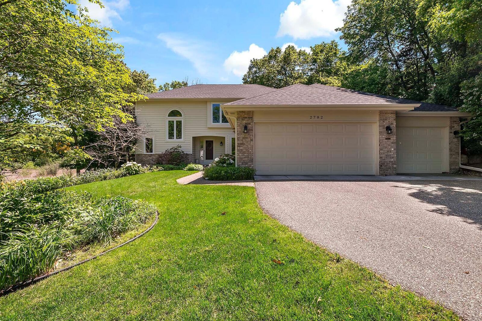 Property Photo: 2782 Piper Ridge Lane MN 55331