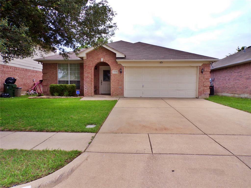 Property Photo:  6608 Falcon Perch Circle  TX 76001 