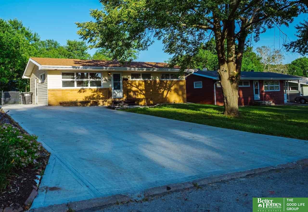 Property Photo: 4325 N 56th NE 68104