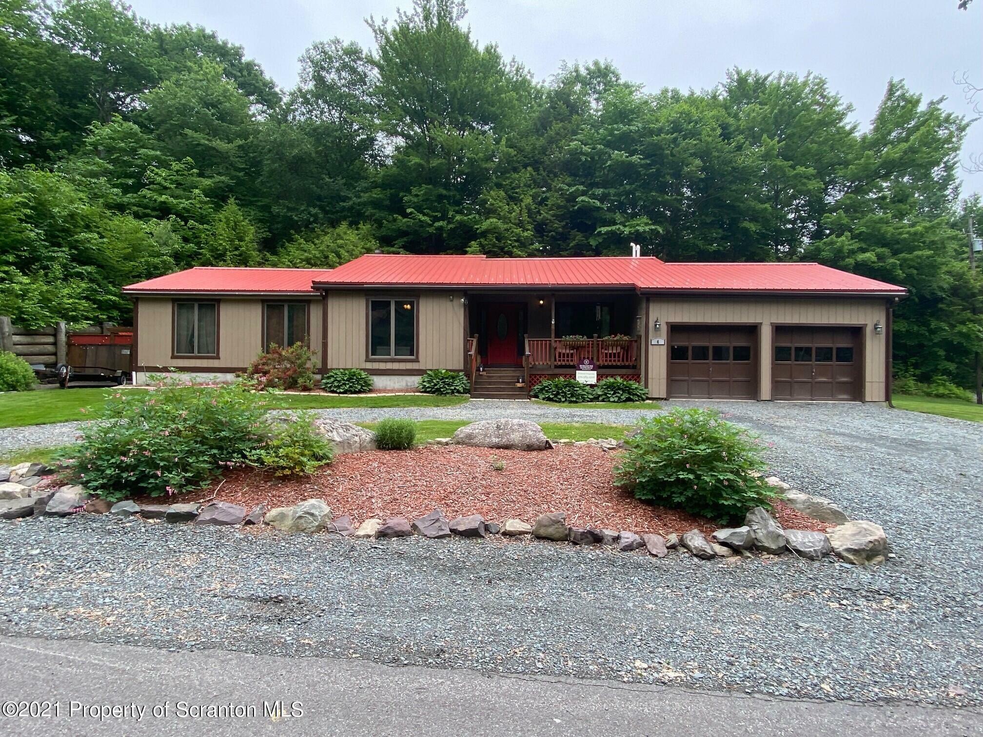 Property Photo:  4 Floral Drive  PA 18424 