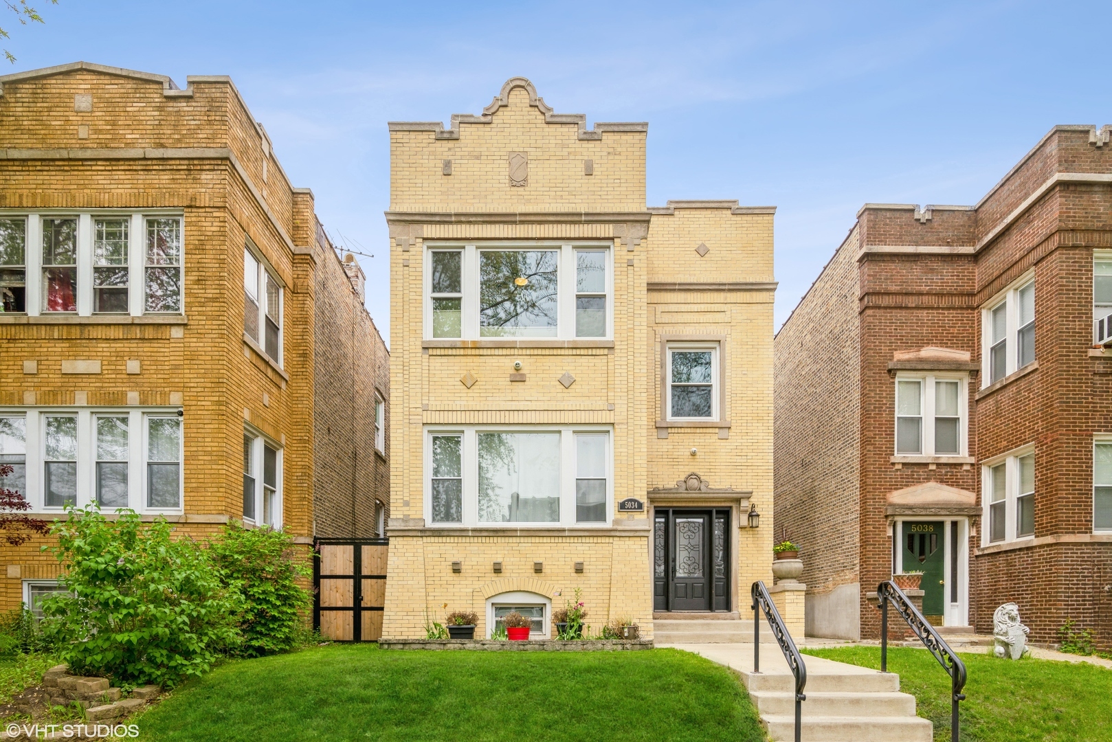Property Photo: 5034 N Lawndale Avenue 2 IL 60625