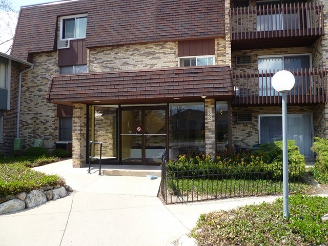 Property Photo: 922 E Old Willow Road 311 IL 60070