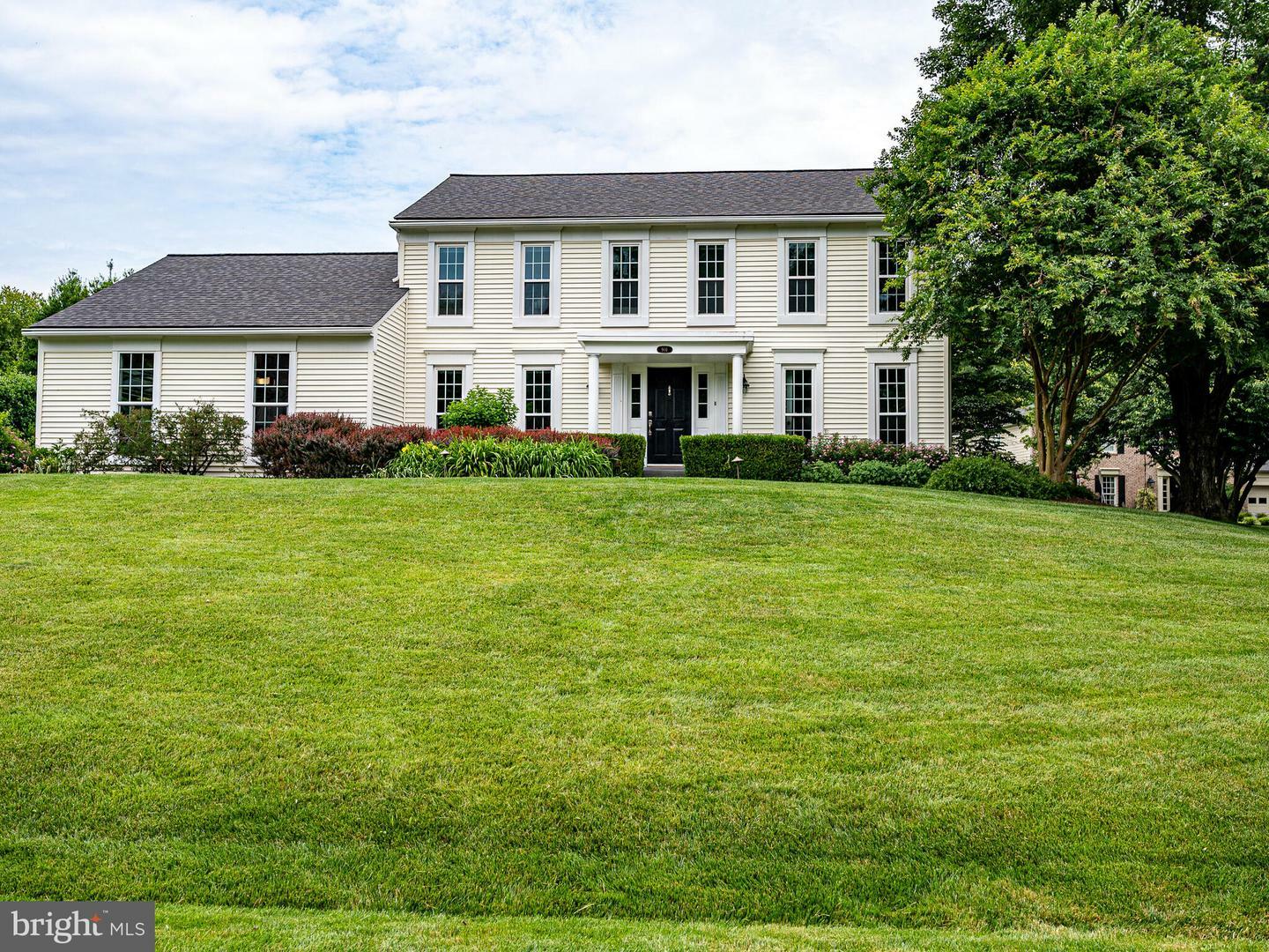 Property Photo: 901 Riva Ridge Drive VA 22066