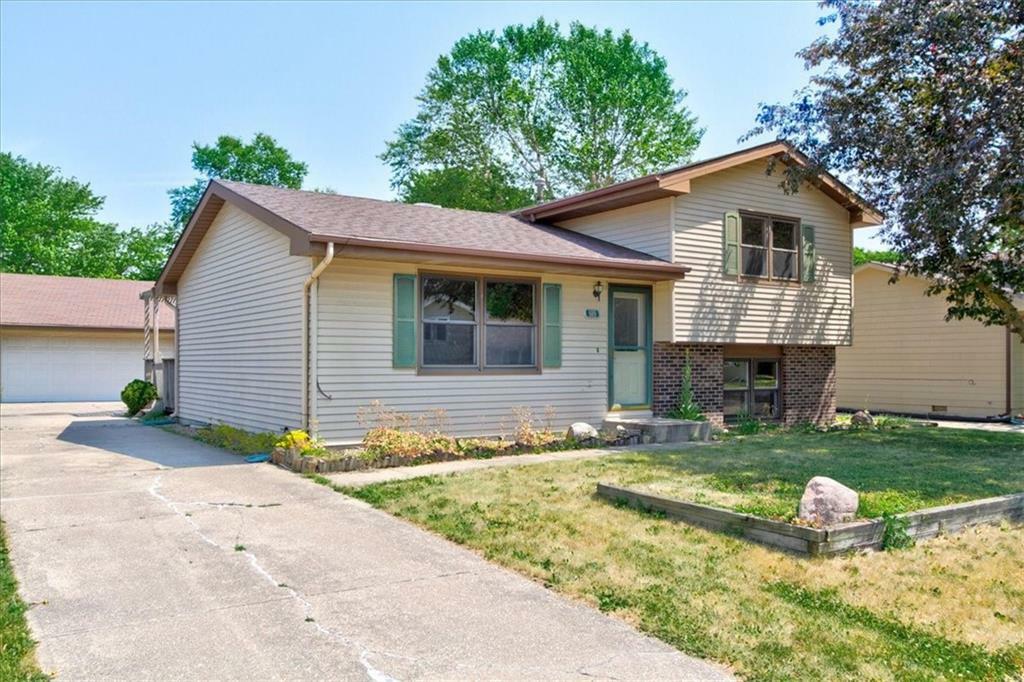 Property Photo:  609 NE 9th Street  IA 50111 