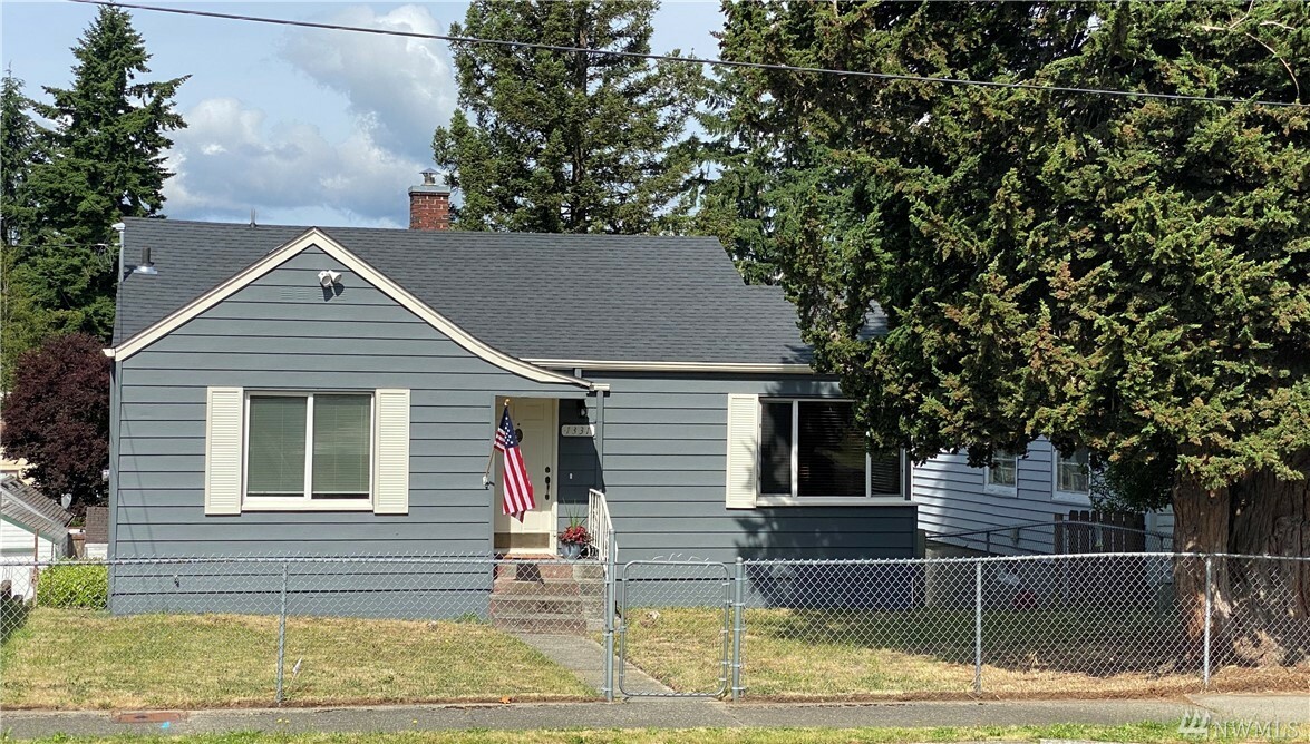 Property Photo: 1331 N Rainier Ave WA 98312