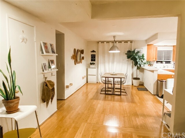 Property Photo: 810 Edgewood Street 204 CA 90302