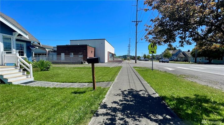 Property Photo:  207 W Emerson Ave  WA 98550 