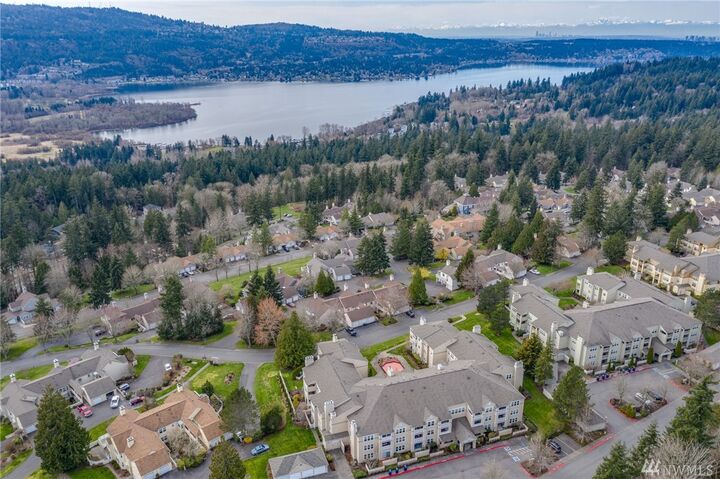 Property Photo: 4152 Providence Point Dr SE 102 WA 98029