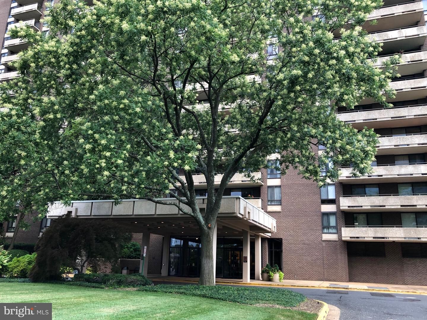 Property Photo:  1800 Old Meadow Road 622  VA 22102 