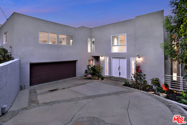 Property Photo:  15053   Rayneta Dr  CA 91403 