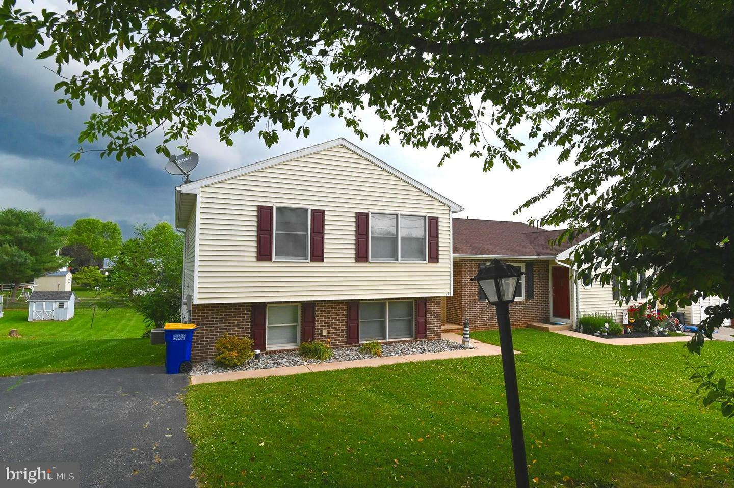 Property Photo:  17 E Pennsylvania Avenue  PA 17363 