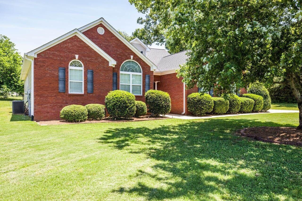 Property Photo: 221 Point Ridge Court GA 30179